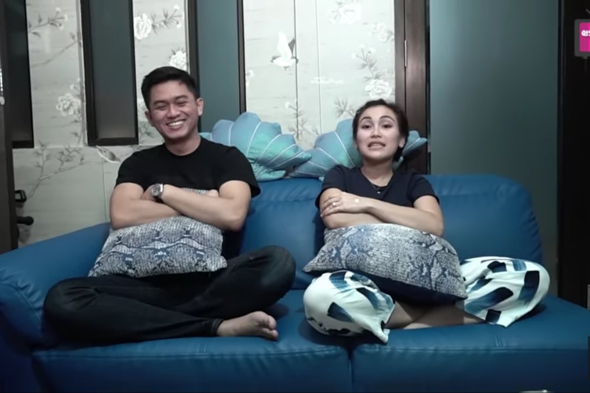 Penyanyi Ayu Ting Ting dengan kekasihnya, Adit Jayusman.