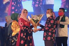 Motif Virus Corona Pink di Batik Gubernur Riau, Dibuatkan Sang Istri
