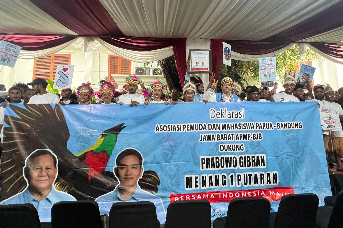 Asosiasi Pemuda dan Mahasiswa Papua (APMP) Bandung Jawa Barat (BJB) mendeklarasikan dukungan untuk calon presiden (capres) dan calon wakil presiden (cawapres) nomor urut 2 Prabowo Subianto-Gibran Rakabuming Raka di pemilihan presiden (pilpres) 2024 di Rumah Kertanegara, Jakarta Selatan, Senin (5/2/2024).