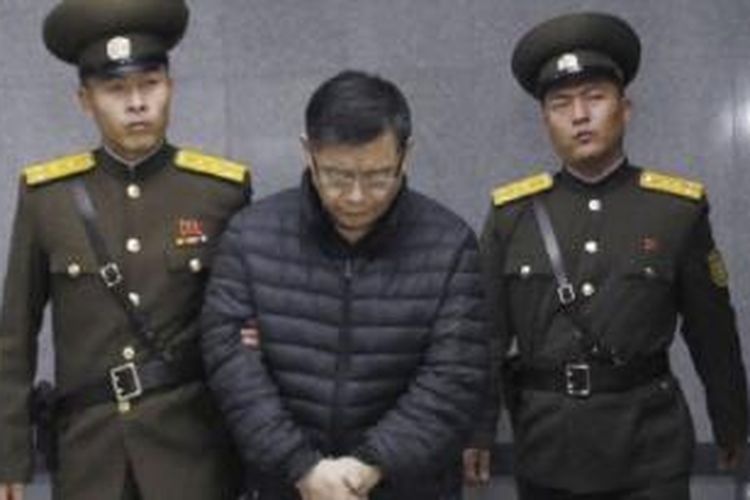 Lim Hyeon Soo (tengah), warga Kanada kelahiran Korea Selatan yang menjadi pastur kepala di Toronto, Kanada, ditahan Korea Utara sejak Februari 2015 