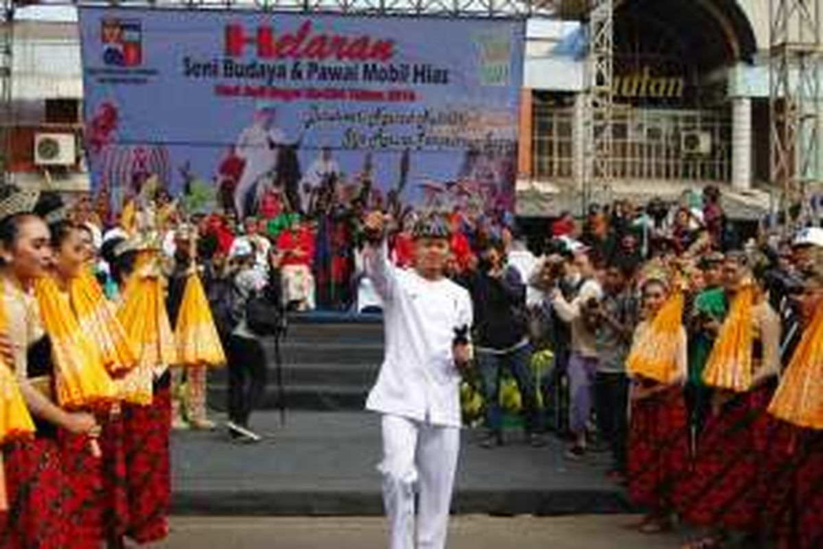 Wali Kota Bogor Bima Arya Sugiarto, saat membuka puncak perayaan Hari Jadi Bogor (HJB) ke-534 yang dipusatkan di Jalan Sudirman, Kota Bogor, Minggu (5/6/2016).