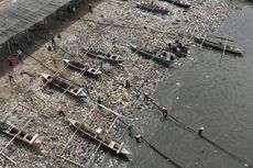 Pembersihan Pantai Sukaraja Lampung yang Penuh Sampah Diharapkan Tak Rugikan Nelayan