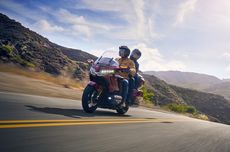 Lihat Proses Unboxing Honda Gold Wing, Dibawa Pakai Kontainer