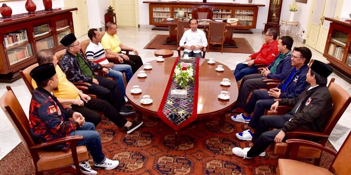 Presiden Joko Widodo saat menerima sembilan orang sekretaris jenderal partai politik pendukung di Istana Presiden Bogor, Selasa (31/7/2017).