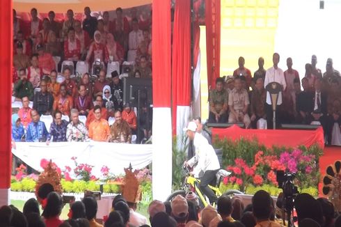 Presiden Tinjau Alsintan Buatan Pindad di Penas KTNA Aceh