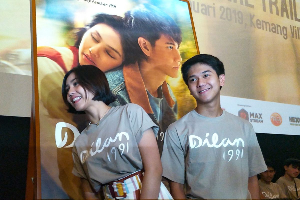 Iqbaal Ramadhan (Dilan) dan Vanesha Prescilla (Milea) hadir dalam acara peluncuran trailer Dilan 1991 di Kemang Village XXI, Jakarta Selatan, Kamis (17/1/2019).