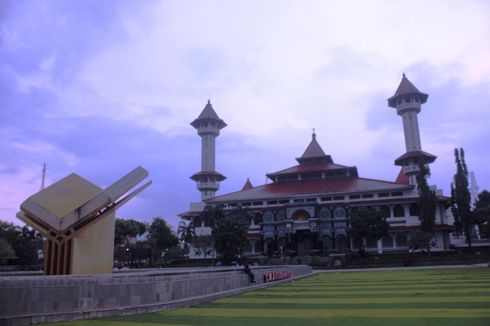 Menguak Jejak Sejarah Masjid Agung Cianjur lewat Seuntai Syair