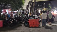 Darurat Parkir Liar di Jakarta: Lahan Terbatas, Trotoar dan Jalan Jadi Korban