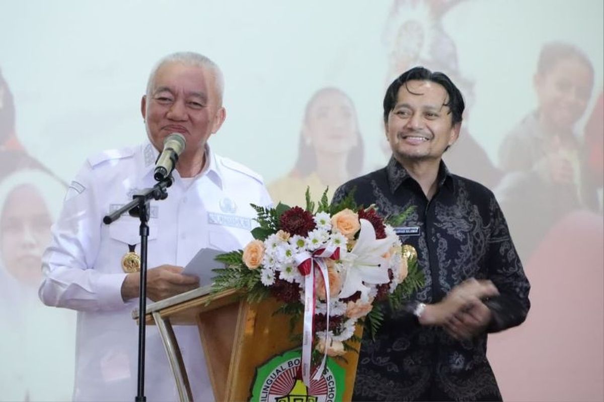 Gubernur Kalimantan Selatan H Muhidin menghadiri acara pengenalan SMAN Banua Kalsel sebagai SMA Garuda Transformasi digelar di Kabupaten Banjar, Kalsel, Rabu (8/10/2025).