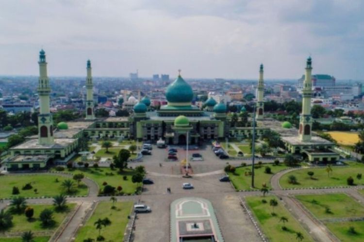 Masjid Agung An Nur di Pekanbaru, Riau.