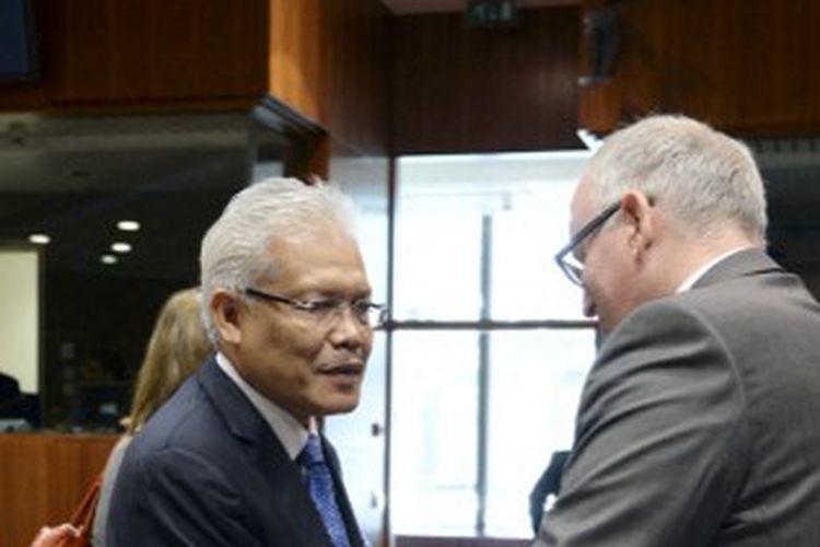 Sososk Menteri Dalam Negeri (Mendagri) Malaysia, Datuk Hamzah Zainudin (kiri).
