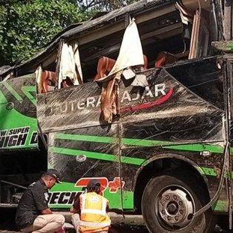 KNKT dan Dishub serta mekanik Hino lakukan pemeriksaan bangkai bus maut Trans Putera Fajar, Senin (13/5/2024), yang mengalami kecelakaan maut di Ciater, Subang, Jabar, Sabtu (11/4/2024).
