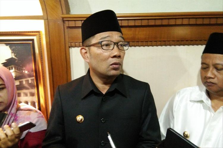 Gubernur Jawa Barat Ridwan Kamil saat ditemui usai bertemu dengan ILO di Gedung Sate, Jalan Diponegoro, Senin (27/7/2019).