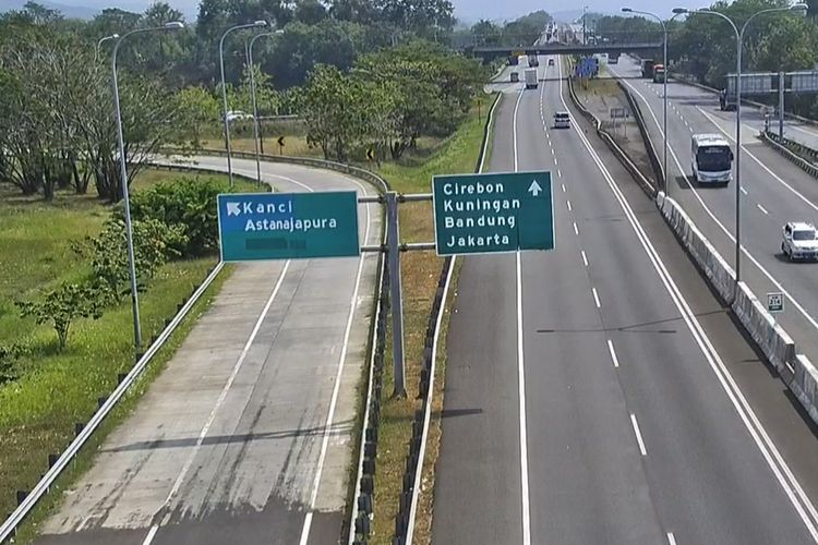 Situasi lalu lintas di Simpang Susun Kanci Tol Kanci-Pejagan.