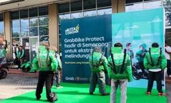 Cegah Penularan Virus di Masa New Normal, Grab Pasang Partisi Plastik di Setiap Armada