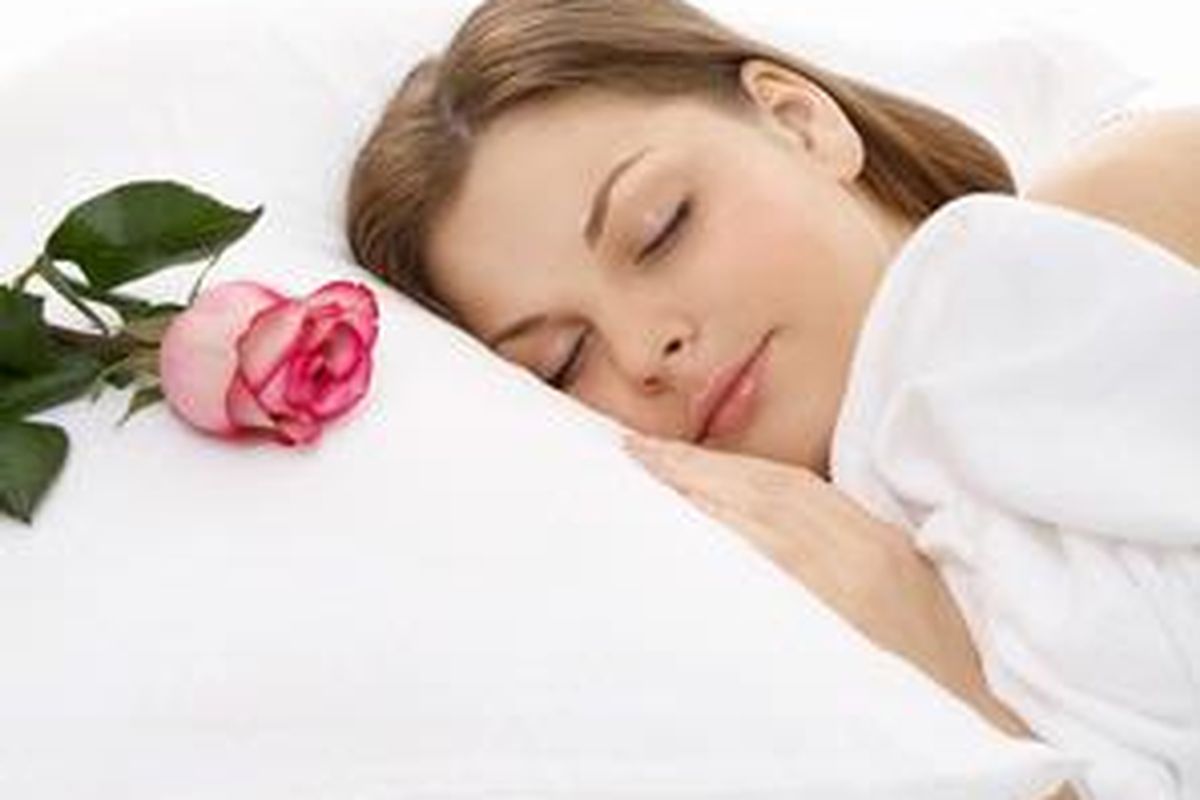 Perasaan yang kita alami sebelum pergi tidur, tak jarang terbawa hingga ke alam mimpi.