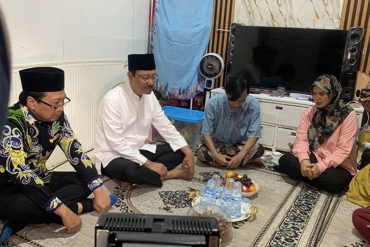 Mensos Gus Ipul Kunjungi Keluarga Korban Tabrakan Kereta di Bekasi Timur