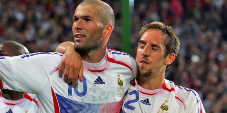 Legenda Perancis, Zinedine Zidane (kiri) bersama Franck Ribery. 