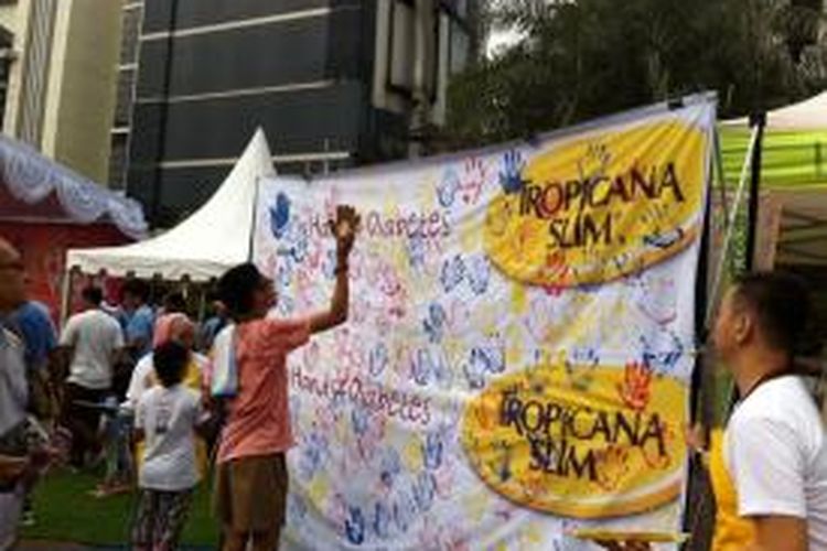 Kegiatan Hands4Diabetes yang diadakan pada 16 November 2014 di area bebas kendaraan Thamrin Jakarta.