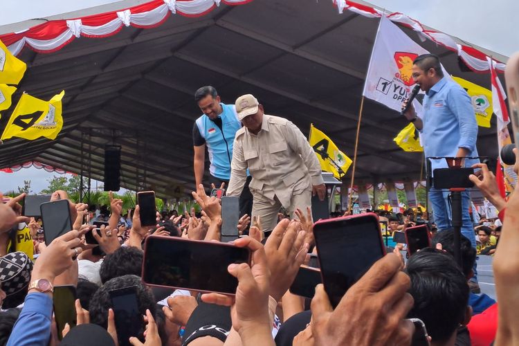Capres nomor urut 2 Prabowo Subianto berkampanye di Pontianak, Kalimantan Barat, Sabtu (20/1/2024). 