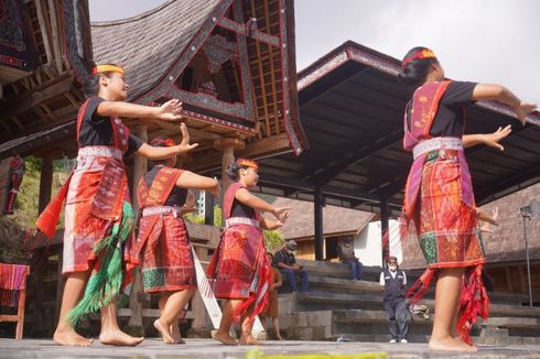 Tari Tortor: Gerakan, Pola Lantai, Properti, Iringan, dan Maknanya