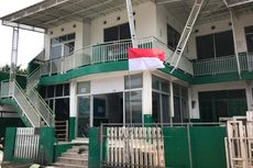 Bendera Merah Putih Berkibar di Gedung Sekolah Khilafatul Muslimin Bekasi Pasca-deklarasi Kebangsaan 