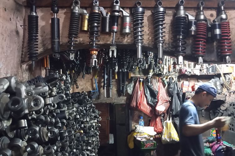Bengkel spesialis suspensi motor