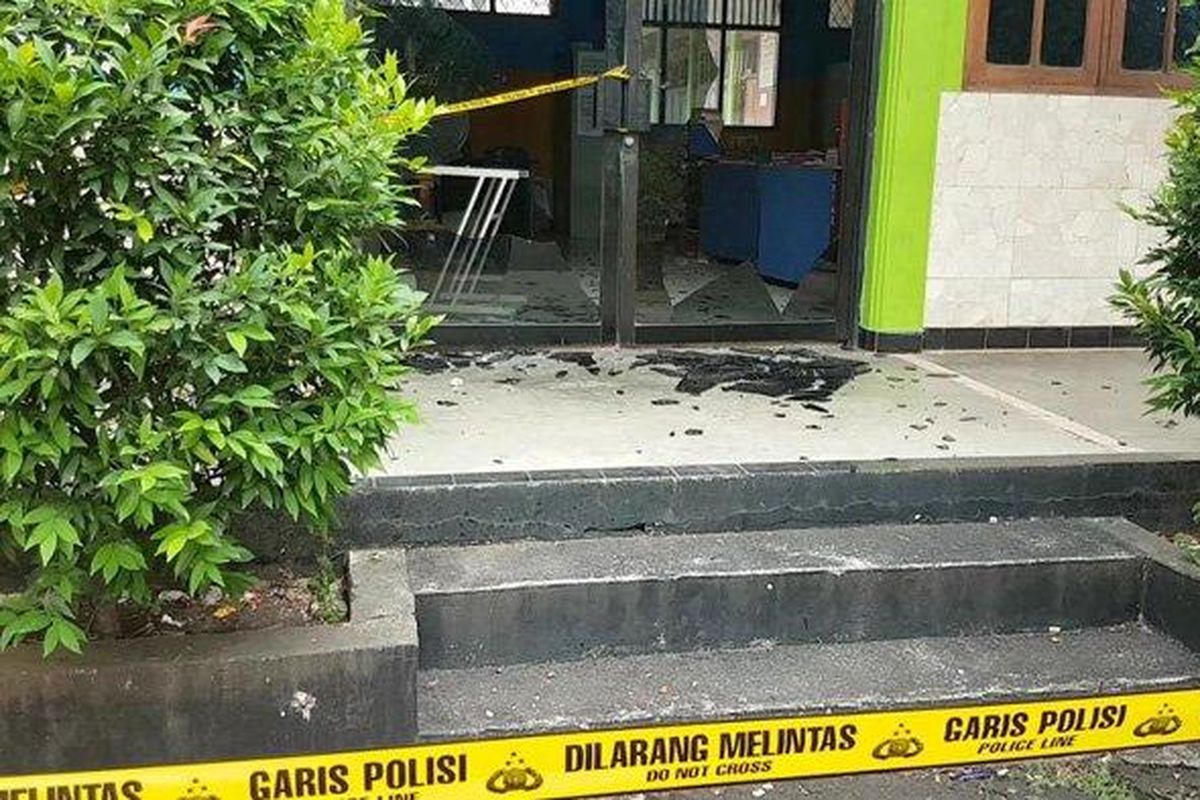 SMK di kawasan Pitara, Cipayung, Pancoran Mas, Kota Depok, menjadi sasaran aksi penyerangan oleh sekelompok orang tak dikenal.