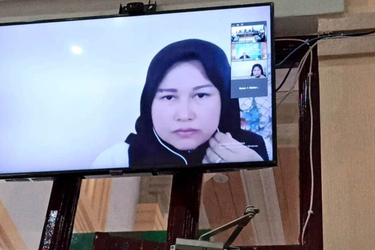 Zuraida Hanum, istri dari Jamaluddin, terbukti bersalah menjadi otak pelaku pembunuhan berencana terhadap suaminya sendiri divonis mati majelis hakim yang diketuai Erintuah Damanik pada persidangan virtual yang berlangsung di PN Medan dan Lapas Tanjunggusta Medan, Rabu (1/7/2020)