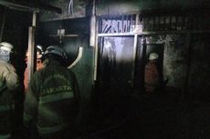 Korsleting Listrik, Rumah Bedeng di Duren Sawit Terbakar