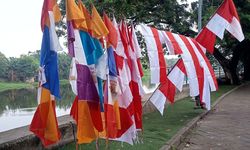 Catat, Ini Tata Cara Pengibaran Bendera di Depan Rumah yang Benar