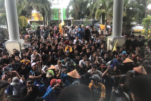 Tak Bertemu Bupati, Demo Mahasiswa dan Petani di Jember Ricuh, 6 Orang Masuk Rumah Sakit