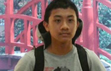 Akseyna Ahad Dori alias Ace, mahasiswa Universitas Indonesia yang ditemukan meninggal dunia di Danau Kenanga, Kampus UI Depok, 26 Maret 2015, akibat pembunuhan.