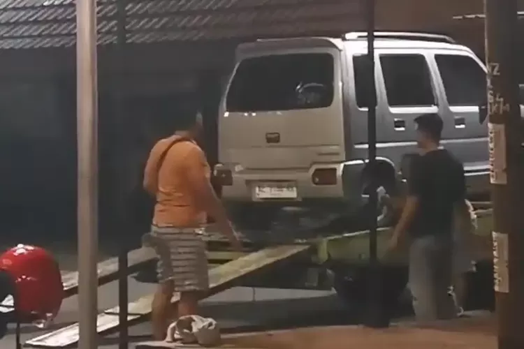 Mobil Karimun Diangkut Malam Hari Jadi Saksi Bisu Pembunuhan Ibu-Anak di Madiun