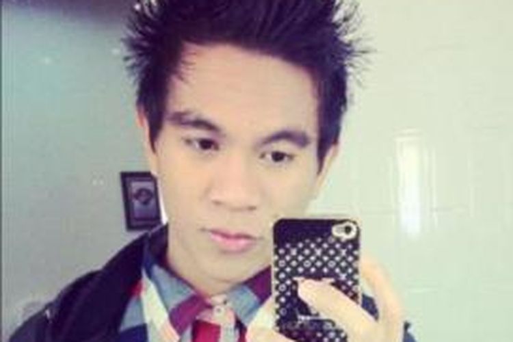 Mahasiswa Indonesia, Billy Tamawiwy berfoto selfie untuk akun media sosialnya. 
