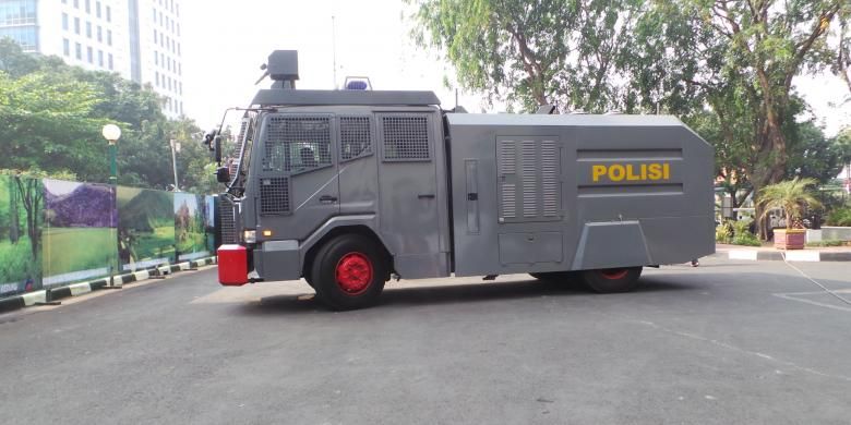 kendaraan water canon milik kepolisian