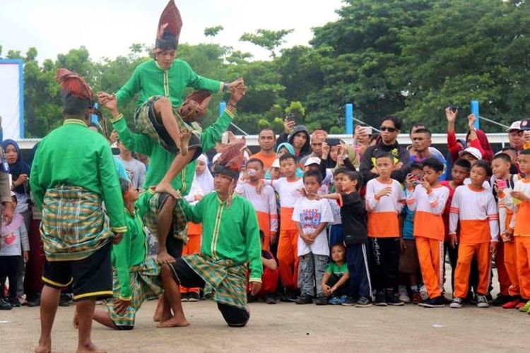 Seperti di daerah lainnya, melalui kegiatan Sepeda Nusantara ini Kabupaten Maros juga berupaya untuk melestarikan olahraga tradisonal mereka. Paraga, salahsatu olahraga tradisional, ditampilkan ditengah masyarakat dan kerap mendapatkan sambutan meriah dari para penonton.