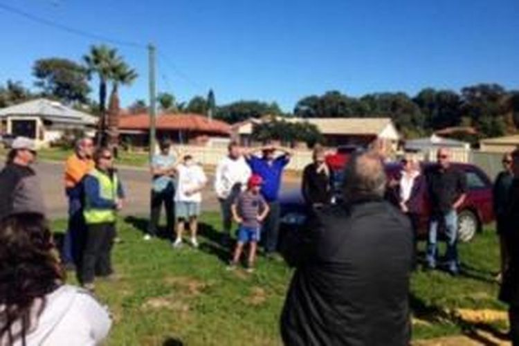 Warga kawasan Utakarra di Kota Geraldton, Australia Barat, marah karena bau busuk dari saluran selokan rumah mereka.