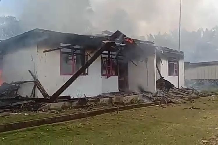 Lokasi perusahaan perkebunan sawit PT Gunung Aji Pubian di Lampung Tengah yang dibakar warga, Sabtu (19/11/2022). Kerusuhan ini berawal dari masalah HGU yang telah habis masa berlakunya.