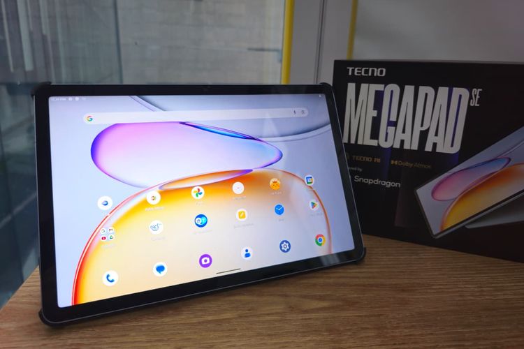 Tablet Tecno Megapad SE serta kotak kemasan.