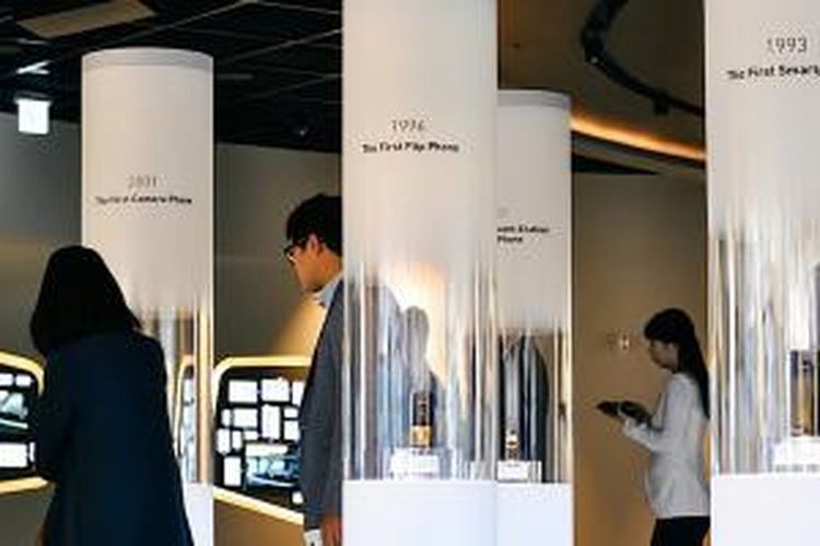 Sejarah inovasi ponsel juga dipamerkan di Samsung Innovation Museum