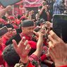 Massa PDI-P Sambut Kedatangan Ganjar dalam Safari Politiknya di Banten
