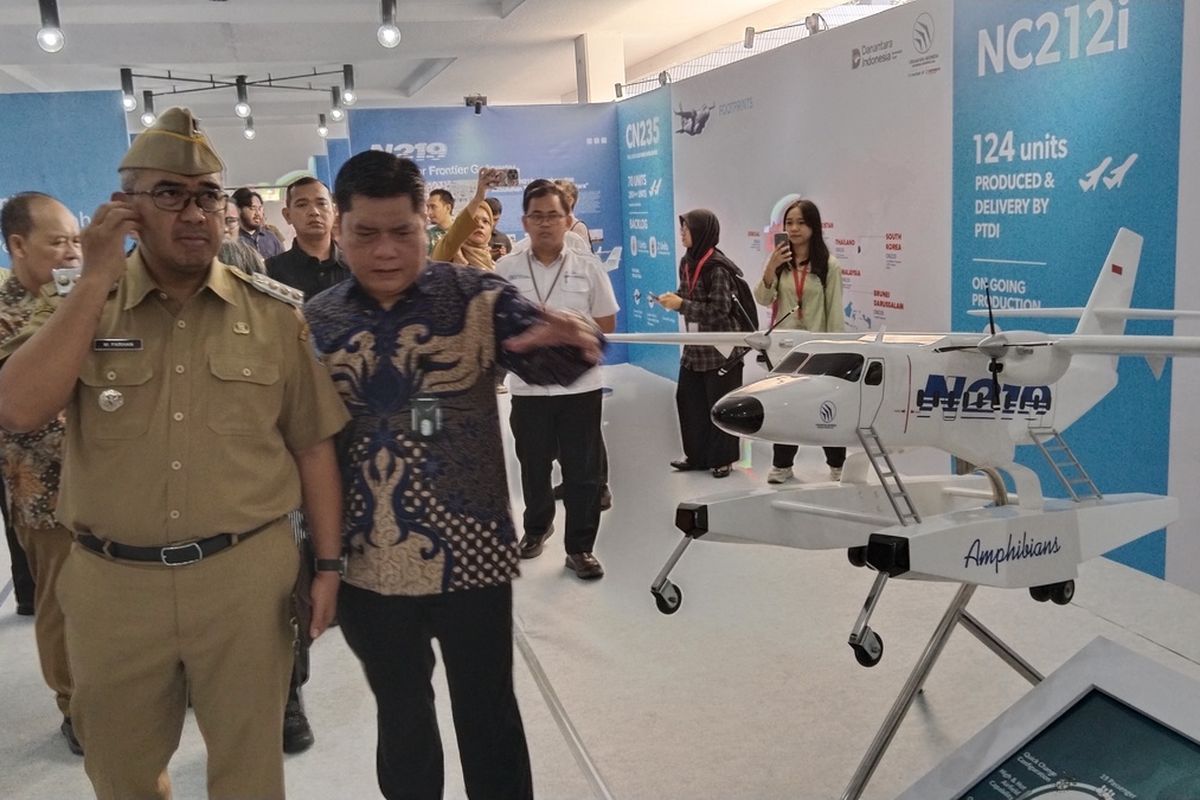 Wali Kota Bandung, Muhammad Farhan bersama Dirut PTDI, Gita Amperiawan