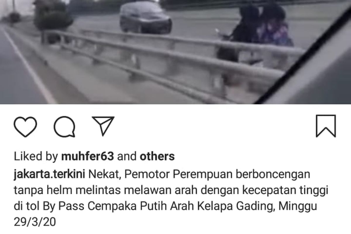 Seorang pengendara motor nekat masuk ruas jalan tol Cempaka Putih arah Kelapa Gading, Minggu (29/3/2020). Video yang menampilkan seorang perempuan yang masuk ruas jalan tol itu diunggah oleh akun Instagram @jakarta.terkini.