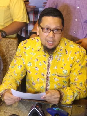 Ketua Gerakan Muda Partai Golkar (GMPG) Ahmad Doli Kurnia saat menggelar konferensi pers di kawasan Senayan, Jakarta, Rabu (19/7/2017).  