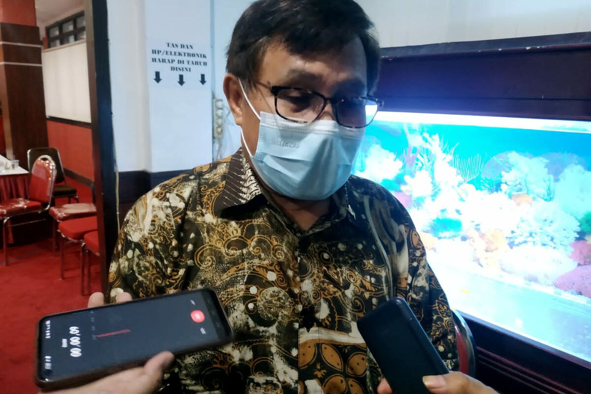 Epidemilog Windhu Purnomo di ruang kerja Wali Kota Blitar, Selasa (5/10/2021)