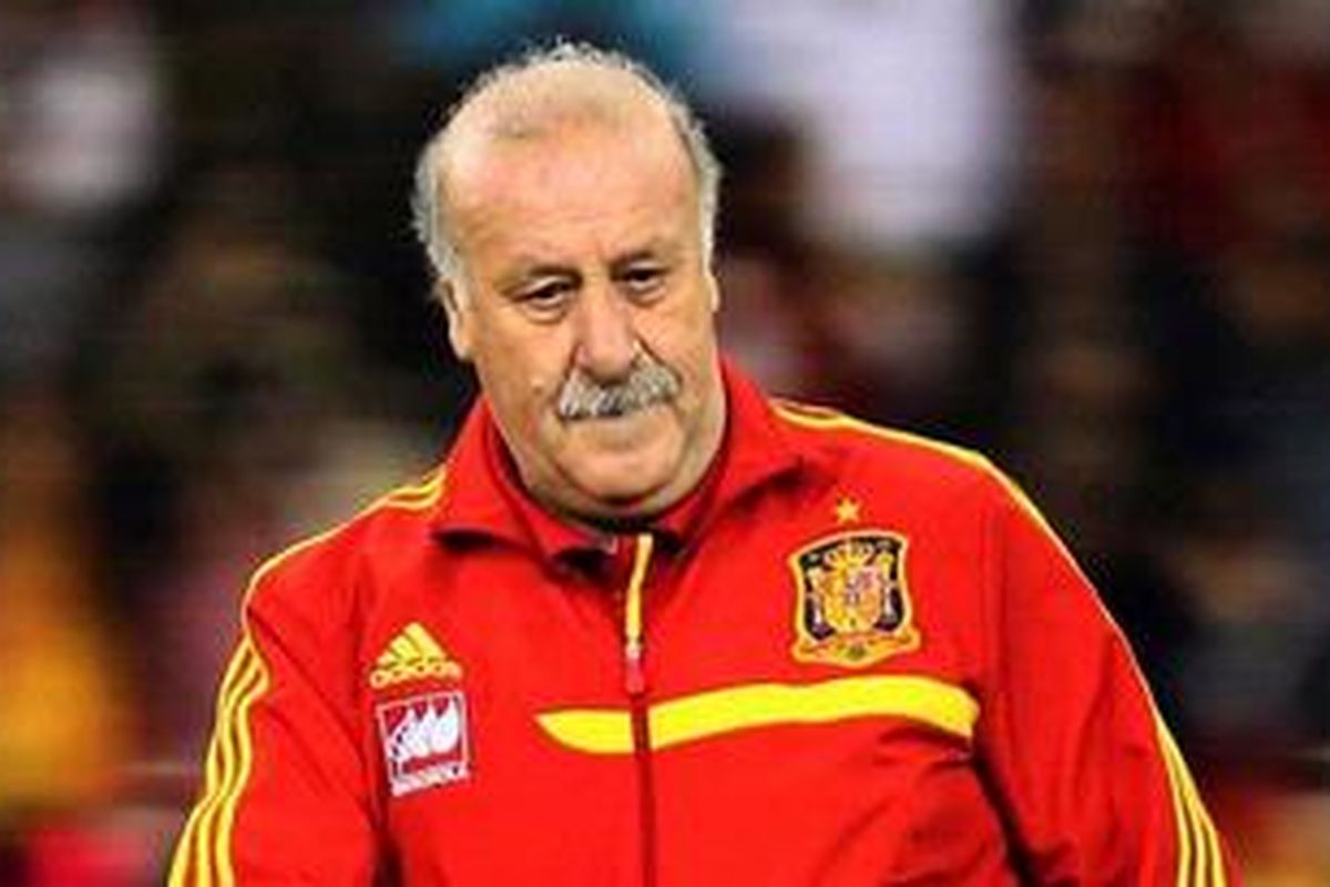 Pelatih Spanyol Vicente del Bosque tengah memimpin sesi latihan timnya di Doha, Qatar, Selasa (5/2/2013), jelang uji coba melawan Uruguay. Dalam konferensi pers di sana, Del Bosque mengaku tak percaya adanya doping sepanjang karier sepak bolanya. 