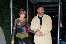 Taylor Swift Kepergok Gandeng Tangan Travis Kelce