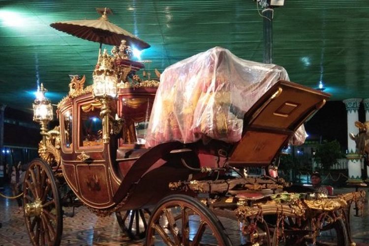 Kereta Kencana Kiai Garuda Yeksa adalah salah satu pusaka Keraton Yogyakarta.