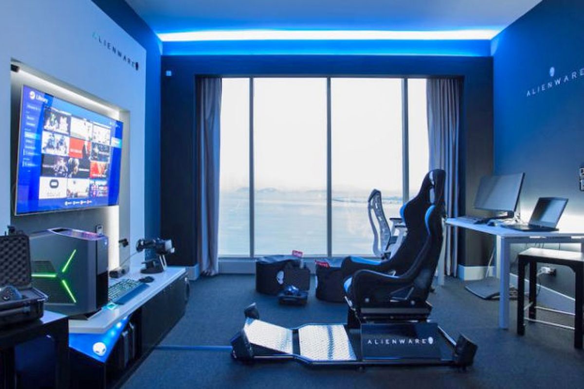 Kamar hotel Hilton Panama yang dikhususkan bagi para gamer dengan fasilitas gaming yang canggih.